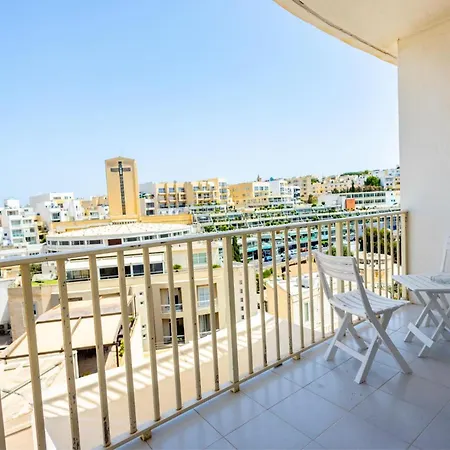 3 Bedroom In The Centre Of St Julians شقة