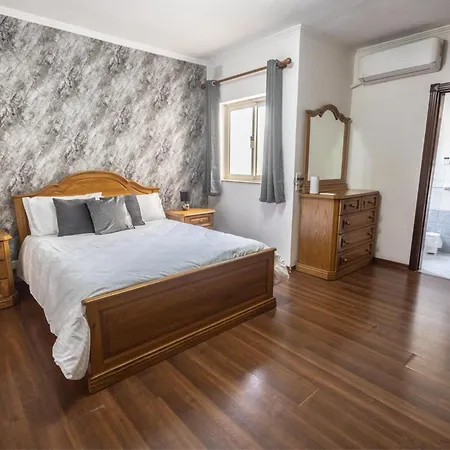 3 Bedroom In The Centre Of St Julians Apartman