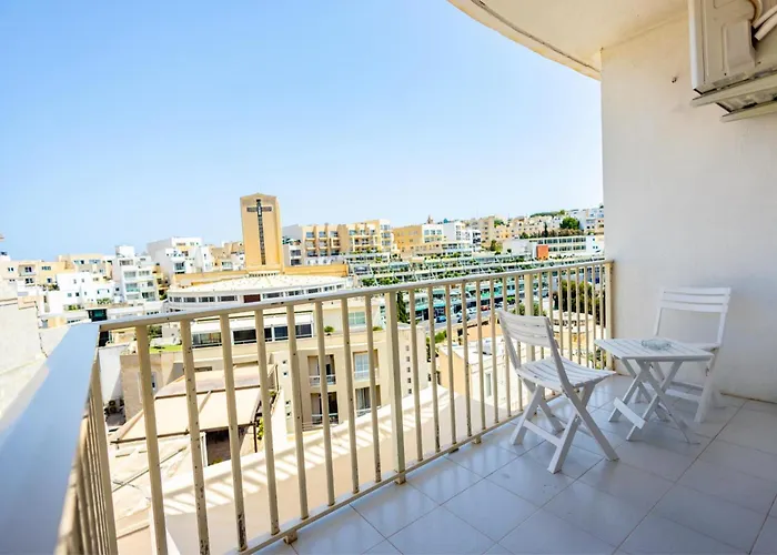 3 Bedroom In The Centre Of St Julians Appartamento