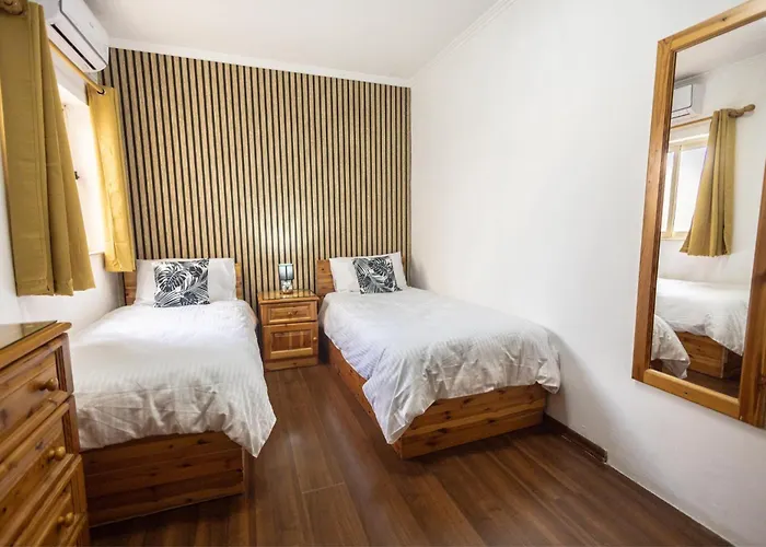 3 Bedroom In The Centre Of St Julians Appartamento *