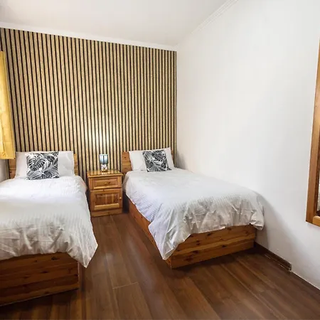3 Bedroom In The Centre Of St Julians Apartament *